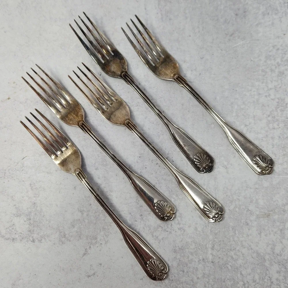 5 Vintage Dinner Forks COVENTRY SHELL 1847 Retroneu Silverplate vintage flatware